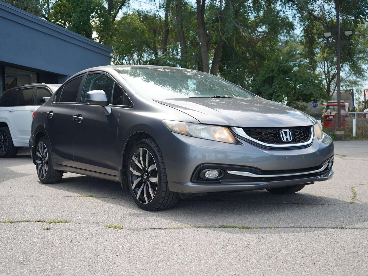 2013 Honda Civic TOURING, FWD, NAVI, HEATED SEATS Photo