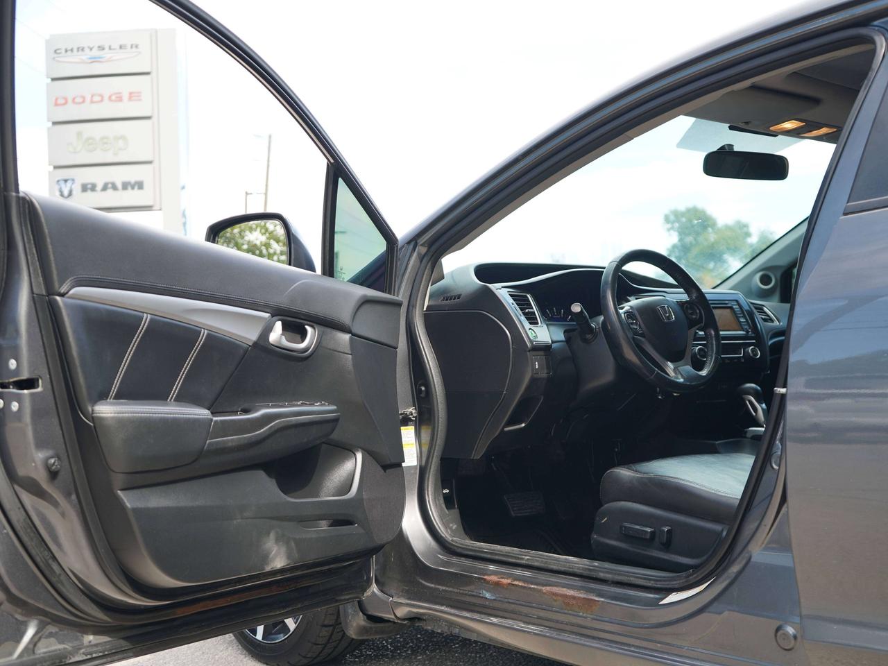 2013 Honda Civic TOURING, FWD, NAVI, HEATED SEATS Photo