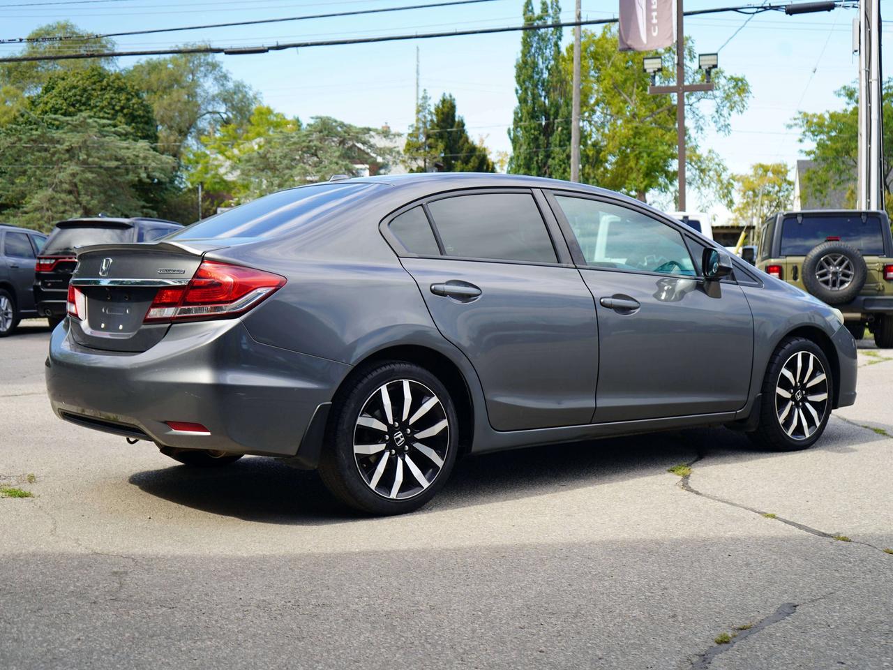 2013 Honda Civic TOURING, FWD, NAVI, HEATED SEATS Photo