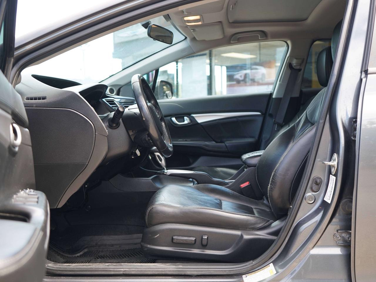 2013 Honda Civic TOURING, FWD, NAVI, HEATED SEATS Photo