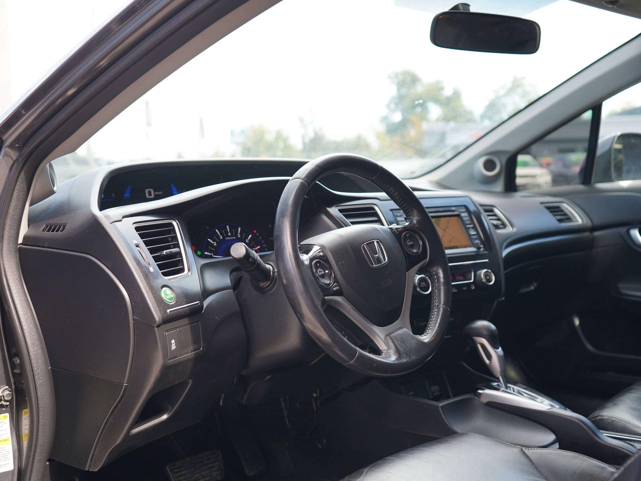 2013 Honda Civic TOURING, FWD, NAVI, HEATED SEATS Photo