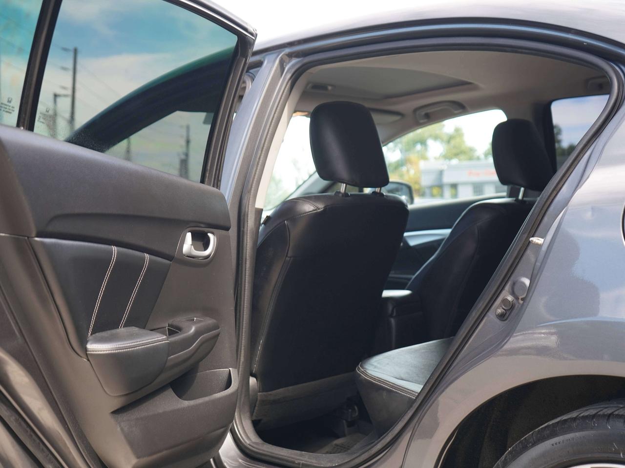 2013 Honda Civic TOURING, FWD, NAVI, HEATED SEATS Photo