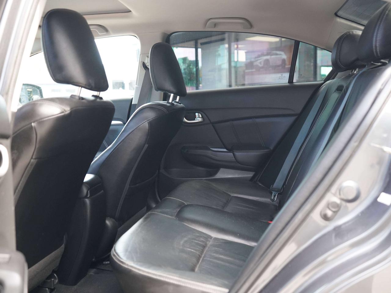 2013 Honda Civic TOURING, FWD, NAVI, HEATED SEATS Photo
