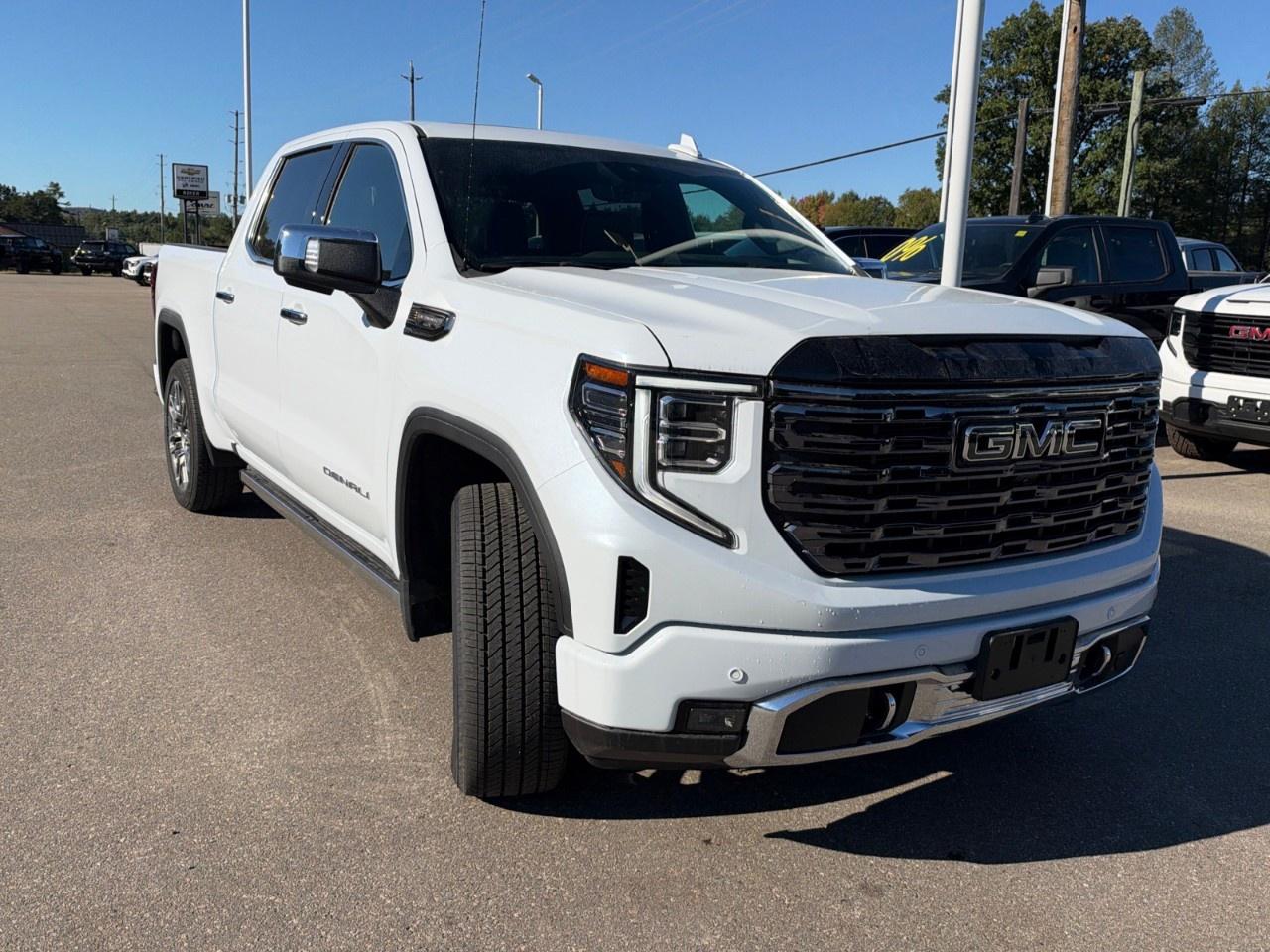 2026 GMC Sierra 1500 Crew Cab Short Box 4-Wheel Drive Denali Ultimate Photo2