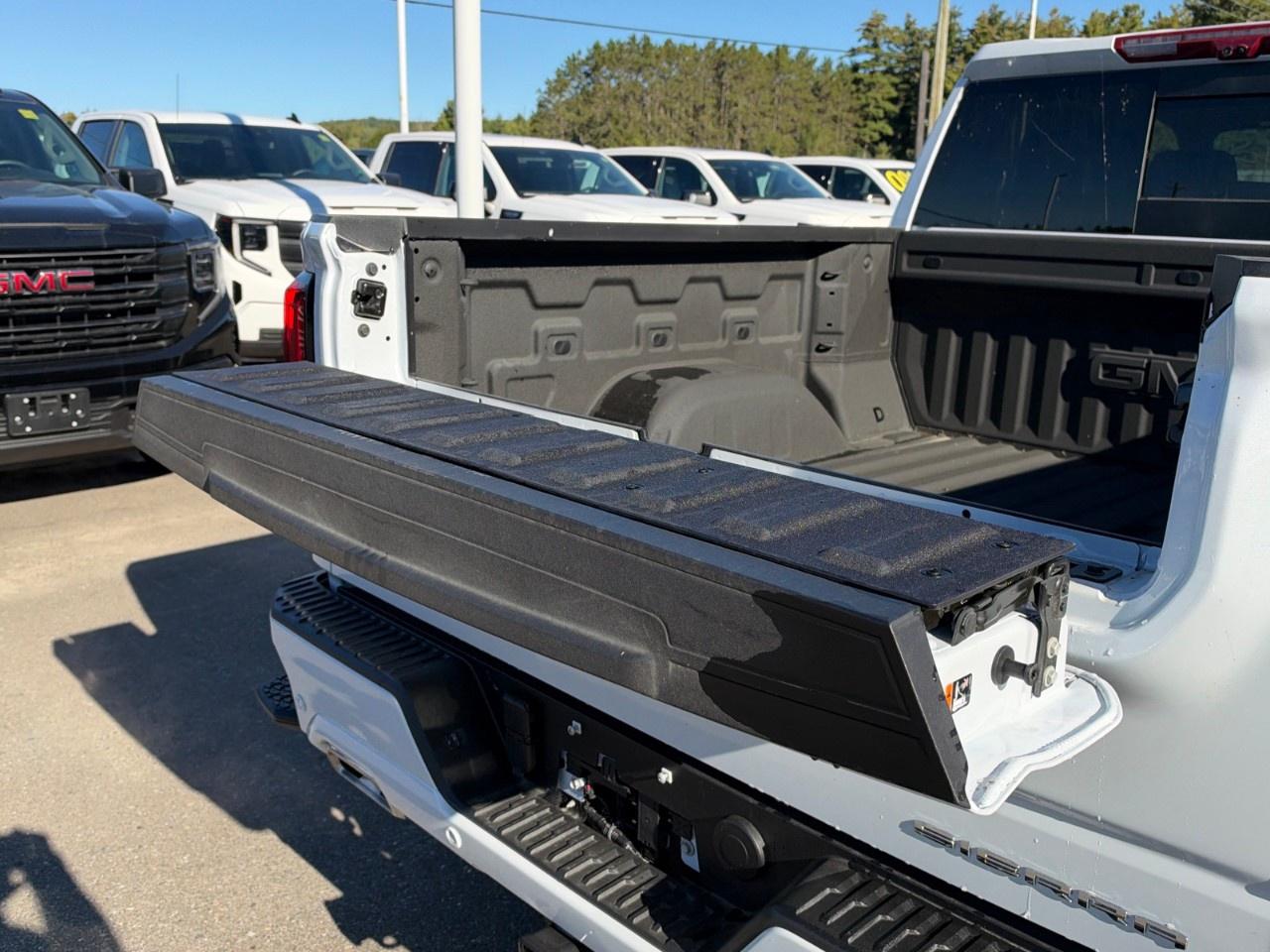 2026 GMC Sierra 1500 Crew Cab Short Box 4-Wheel Drive Denali Ultimate Photo