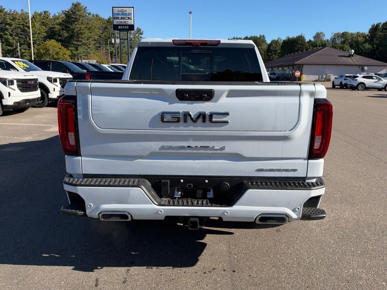 2026 GMC Sierra 1500 Crew Cab Short Box 4-Wheel Drive Denali Ultimate Photo