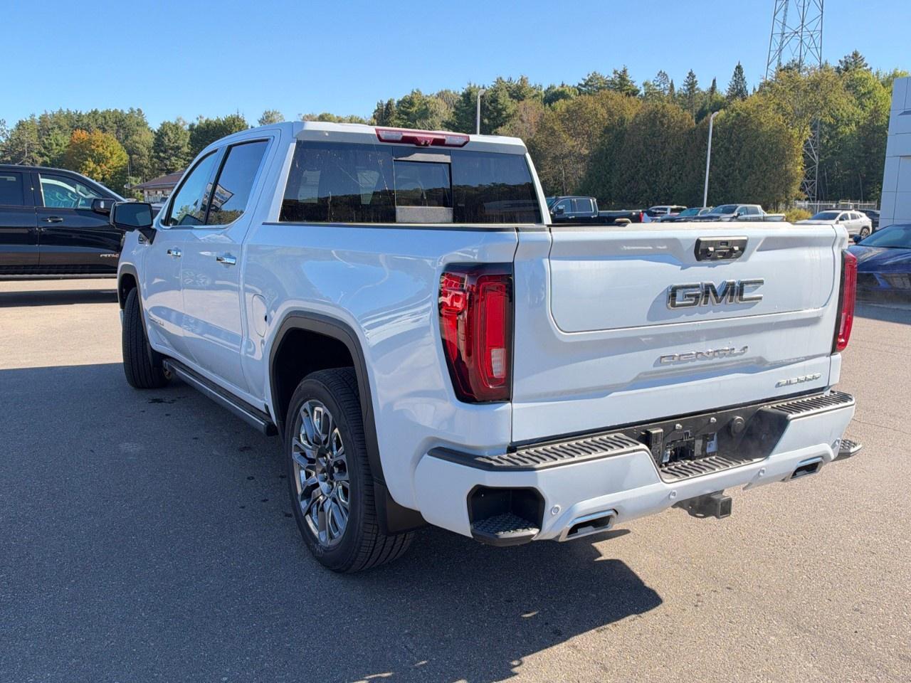 2026 GMC Sierra 1500 Crew Cab Short Box 4-Wheel Drive Denali Ultimate Photo
