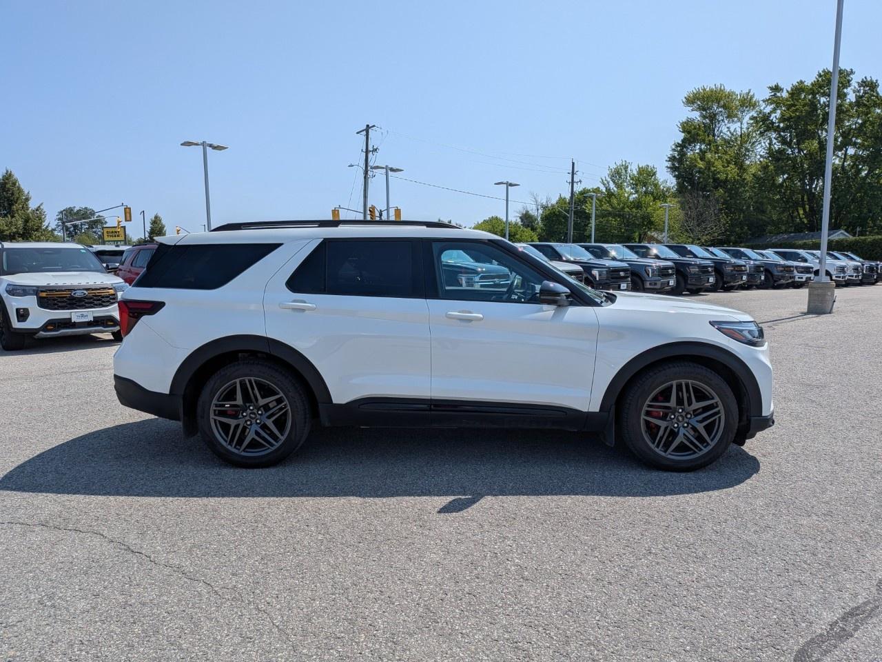 2025 Ford Explorer ST 4WD Photo