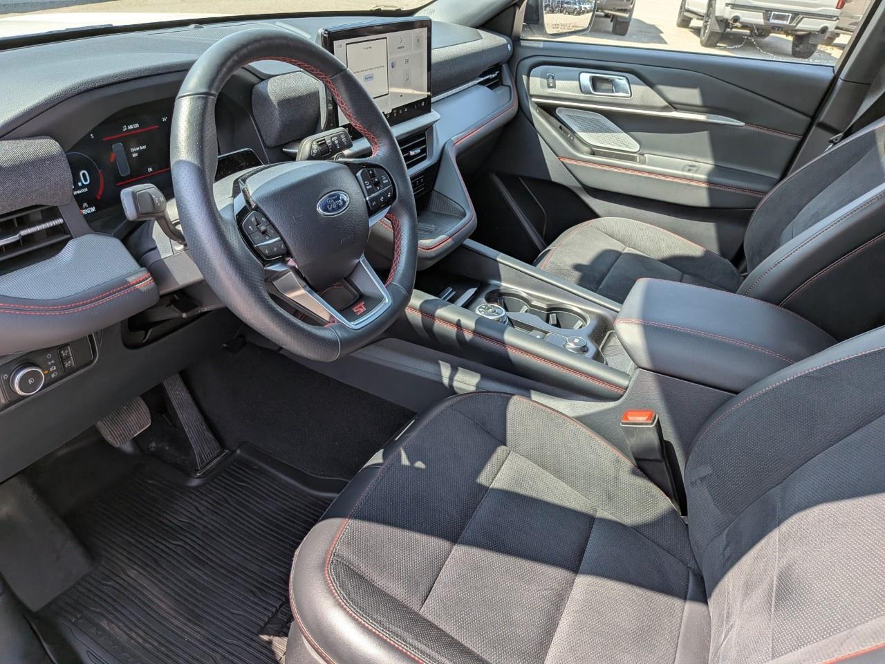 2025 Ford Explorer ST 4WD Photo