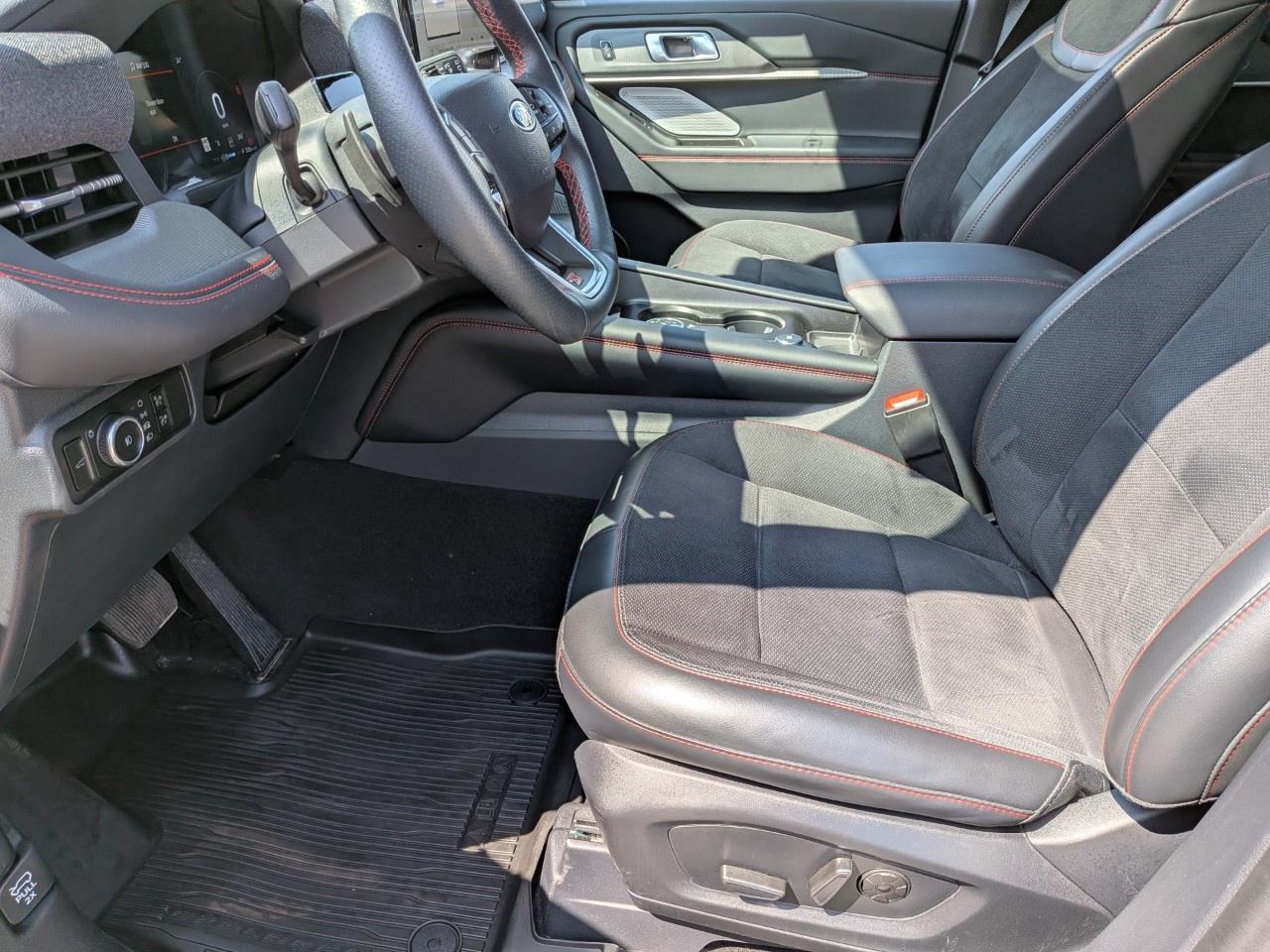 2025 Ford Explorer ST 4WD Photo