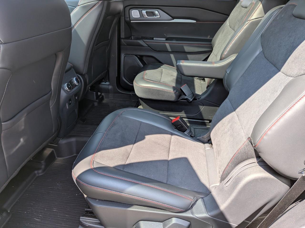 2025 Ford Explorer ST 4WD Photo