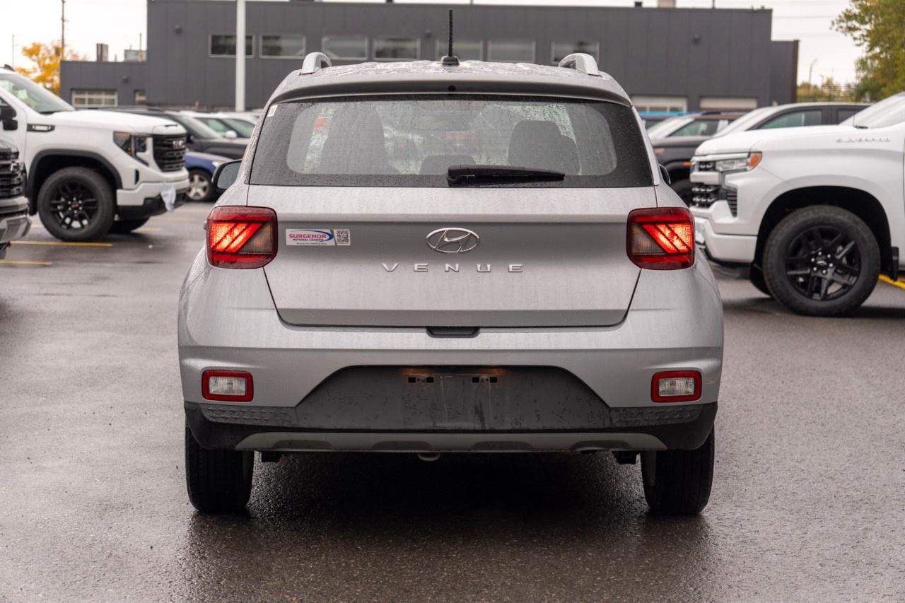 2025 Hyundai Venue Preferred IVT Photo3