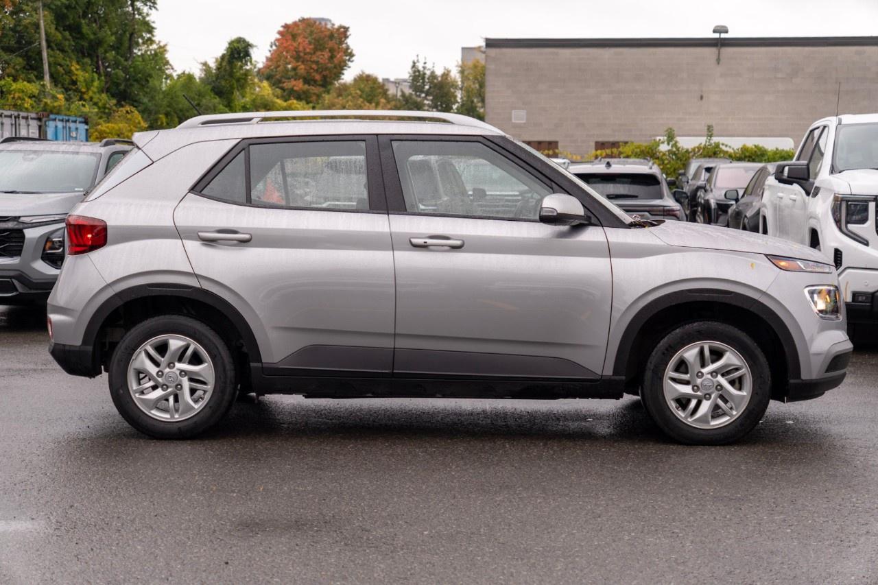 2025 Hyundai Venue Preferred IVT Photo2