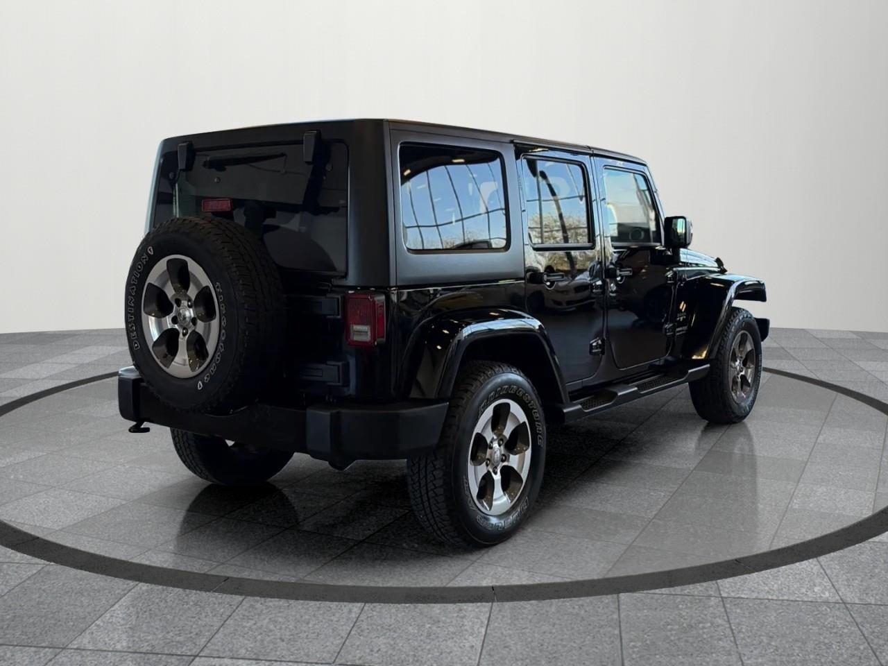 2018 Jeep Wrangler JK Unlimited Sahara 4dr 4x4 Photo4
