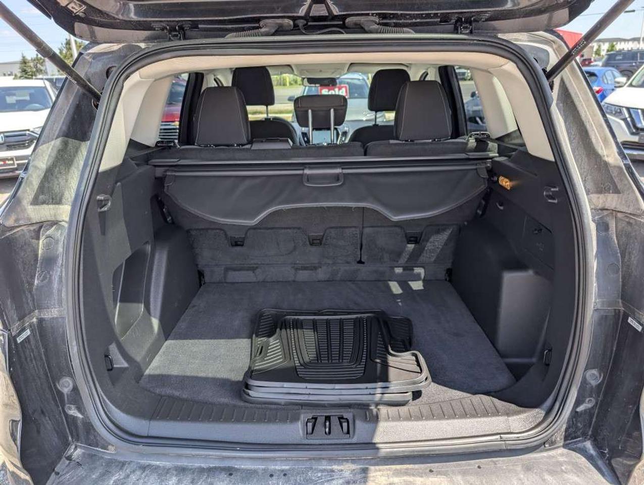 2017 Ford Escape SE 4WD   NAVI   CAMERA   HTD SEATS Photo