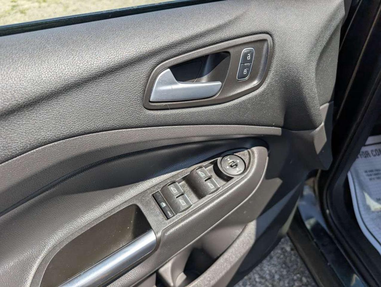 2017 Ford Escape SE 4WD   NAVI   CAMERA   HTD SEATS Photo
