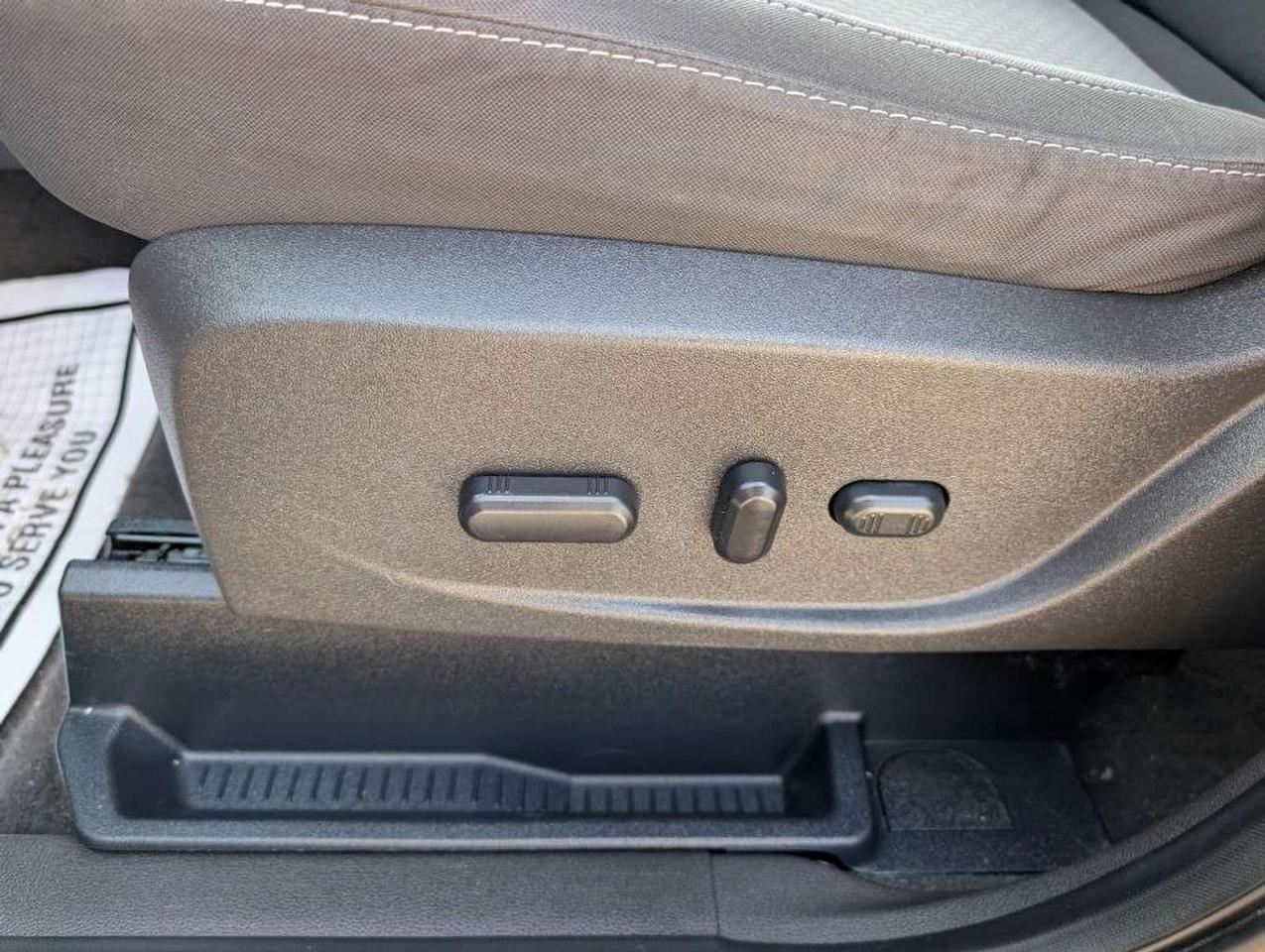 2017 Ford Escape SE 4WD   NAVI   CAMERA   HTD SEATS Photo