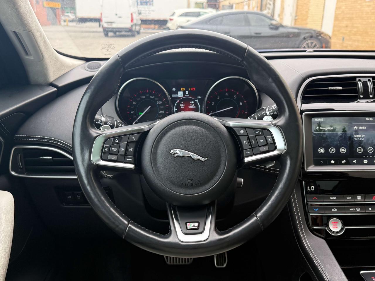 2019 Jaguar F-PACE No Accidents l 25T l R-Design l Prestige l AWD l Photo