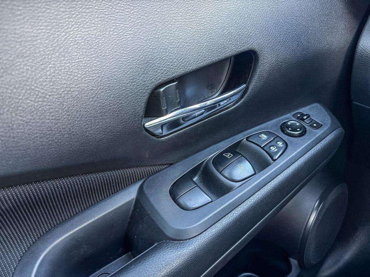 2023 Nissan Kicks SV   Apple Car Play   Android Auto   Heated Seats Photo