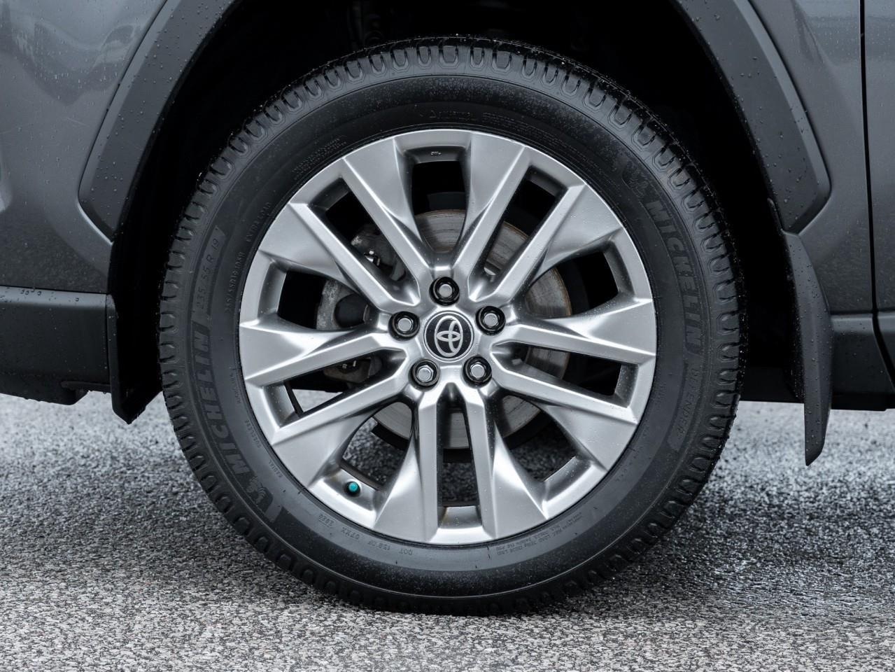 2022 Toyota RAV4 XLE 4dr All-wheel Drive Photo