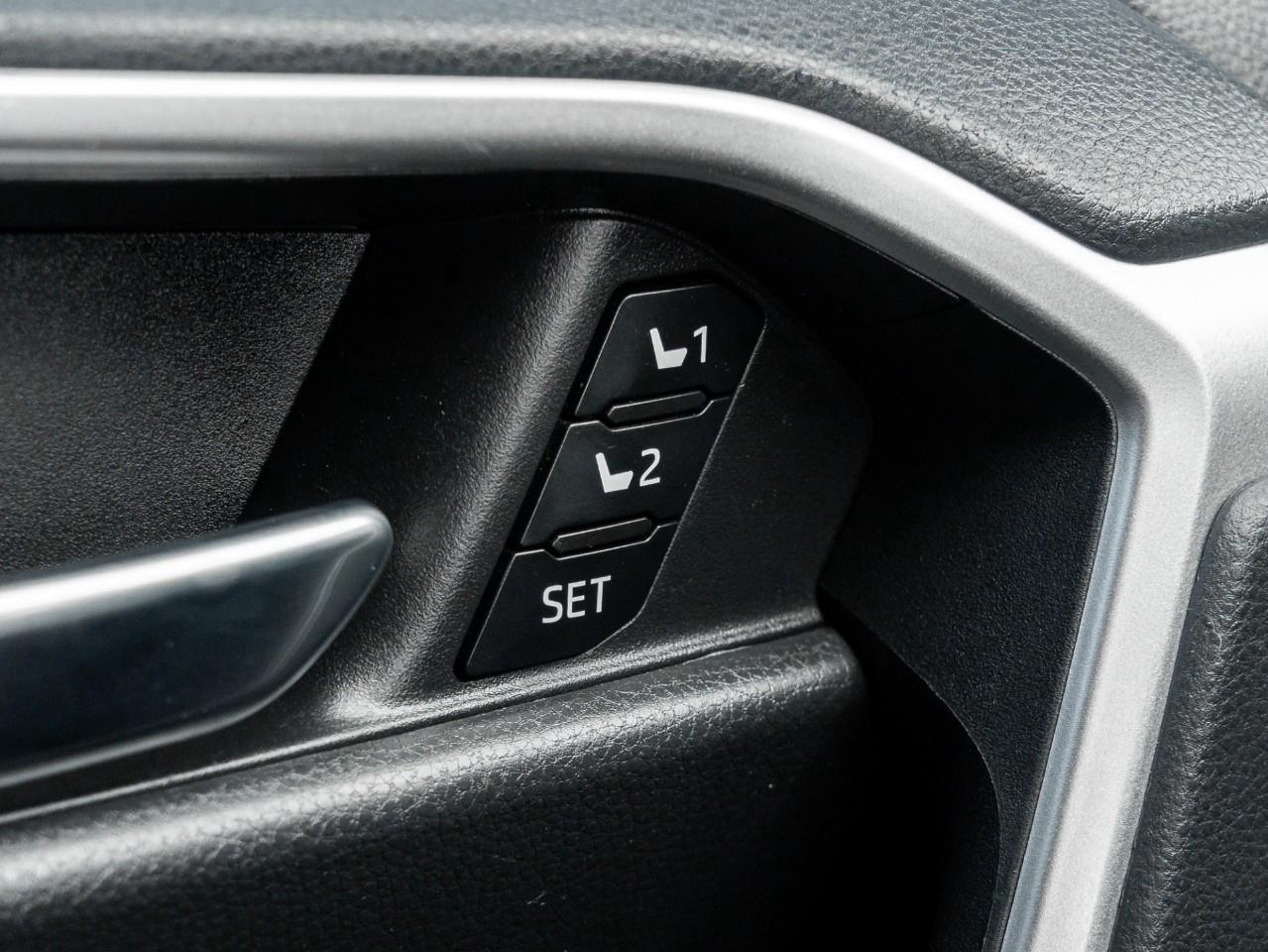 2022 Toyota RAV4 XLE 4dr All-wheel Drive Photo