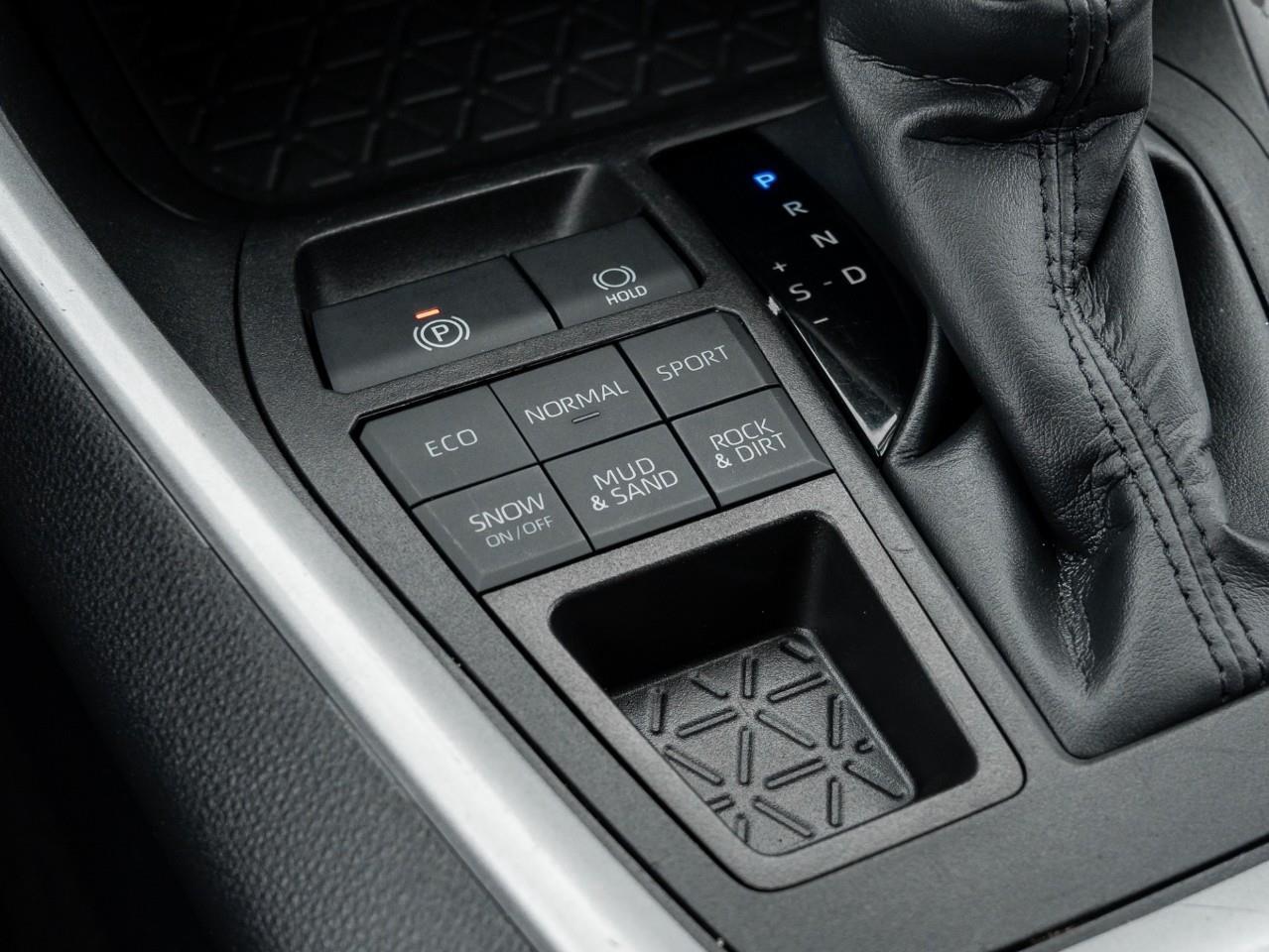 2022 Toyota RAV4 XLE 4dr All-wheel Drive Photo