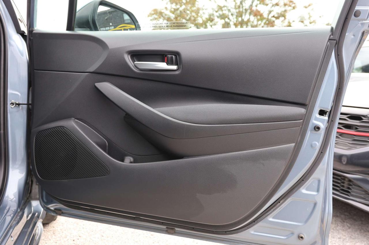 2020 Toyota Corolla LE-R STARTER/ADAPT CRUISE/BCAM/BLIS/FCW/LDW/H SEATS & STEERING/KEYLESS/CARPLAY/SUNROOF Photo