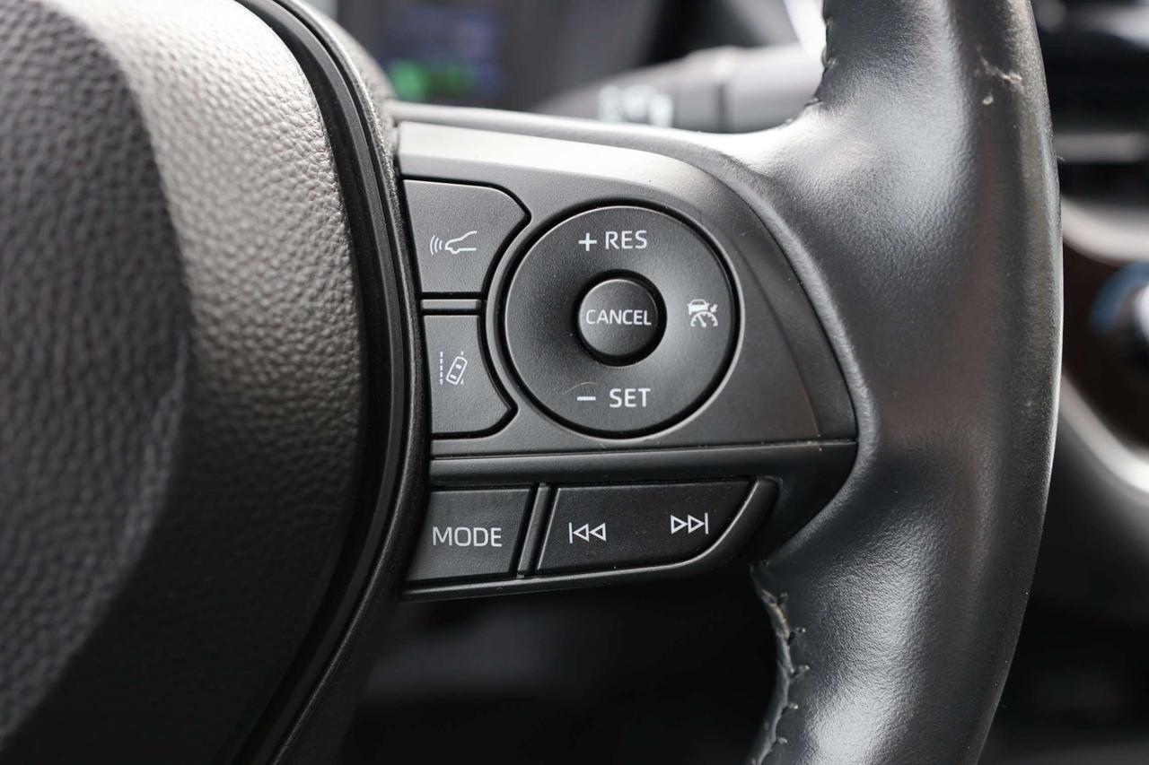 2020 Toyota Corolla LE-R STARTER/ADAPT CRUISE/BCAM/BLIS/FCW/LDW/H SEATS & STEERING/KEYLESS/CARPLAY/SUNROOF Photo
