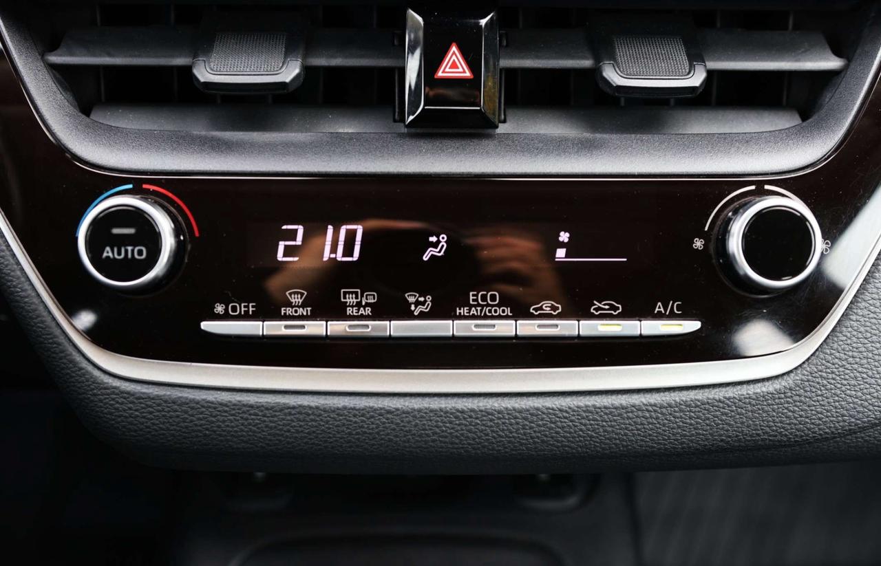 2020 Toyota Corolla LE-R STARTER/ADAPT CRUISE/BCAM/BLIS/FCW/LDW/H SEATS & STEERING/KEYLESS/CARPLAY/SUNROOF Photo