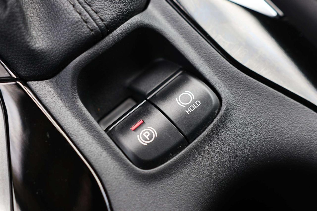 2020 Toyota Corolla LE-R STARTER/ADAPT CRUISE/BCAM/BLIS/FCW/LDW/H SEATS & STEERING/KEYLESS/CARPLAY/SUNROOF Photo