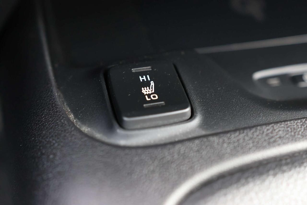 2020 Toyota Corolla LE-R STARTER/ADAPT CRUISE/BCAM/BLIS/FCW/LDW/H SEATS & STEERING/KEYLESS/CARPLAY/SUNROOF Photo