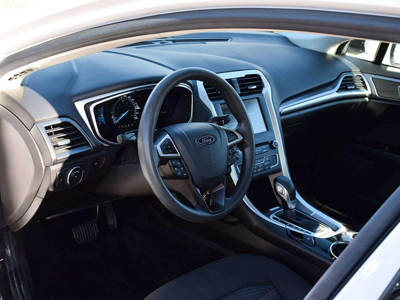 2016 Ford Fusion SE ~Nav ~Camera ~Heated Seats ~Bluetooth ~Alloys Photo