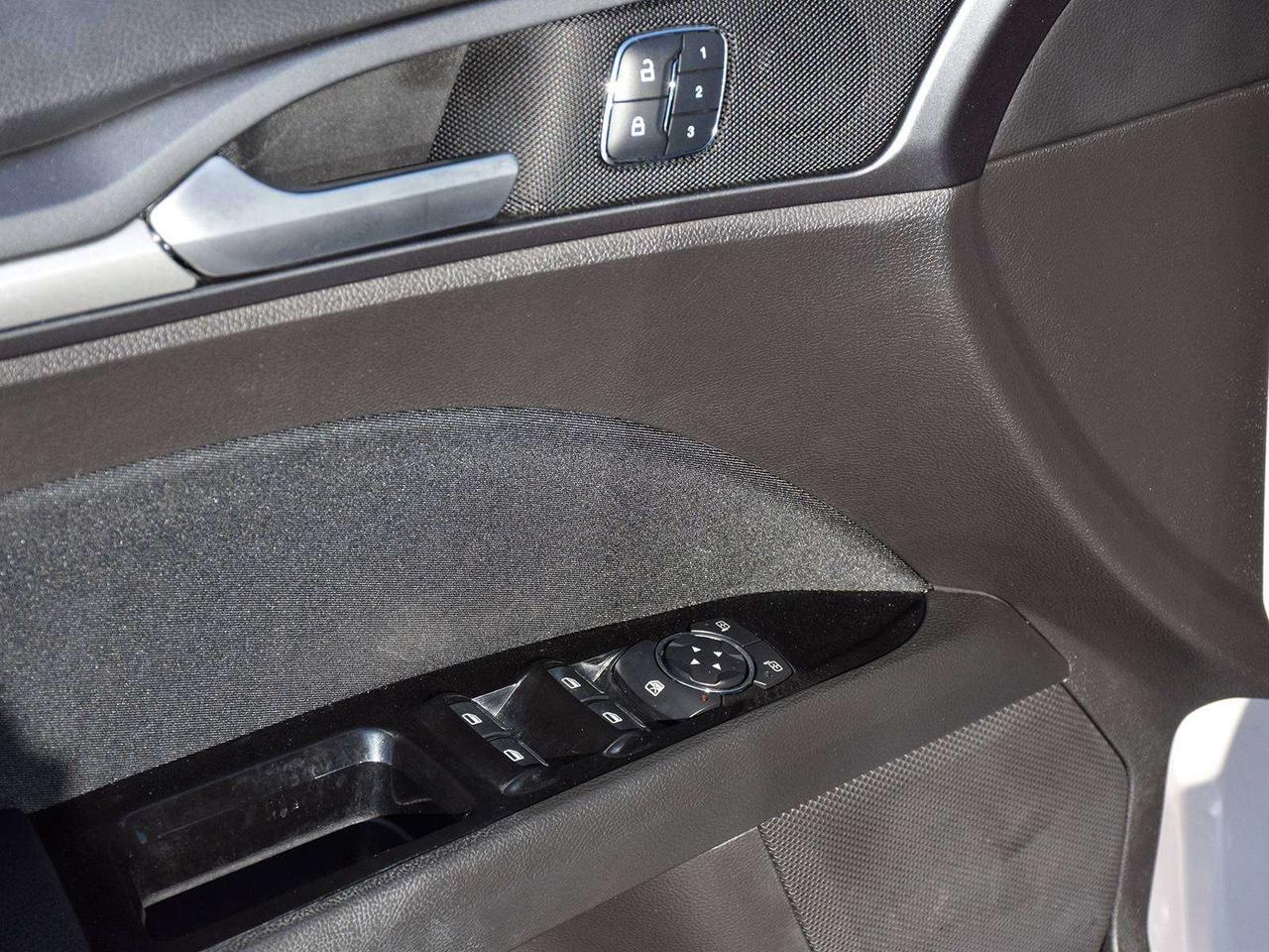 2016 Ford Fusion SE ~Nav ~Camera ~Heated Seats ~Bluetooth ~Alloys Photo