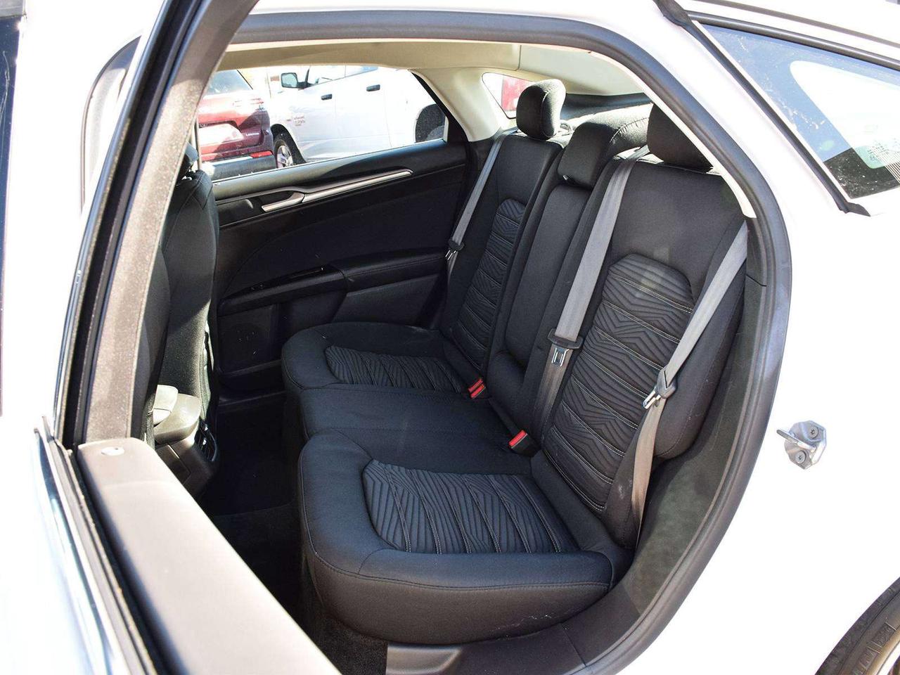 2016 Ford Fusion SE ~Nav ~Camera ~Heated Seats ~Bluetooth ~Alloys Photo