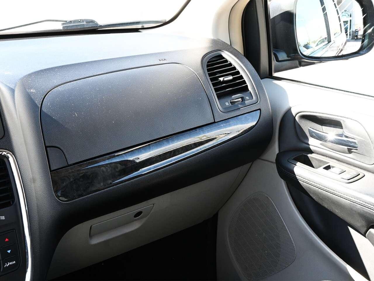 2014 Dodge Grand Caravan 4dr Wgn Crew Photo