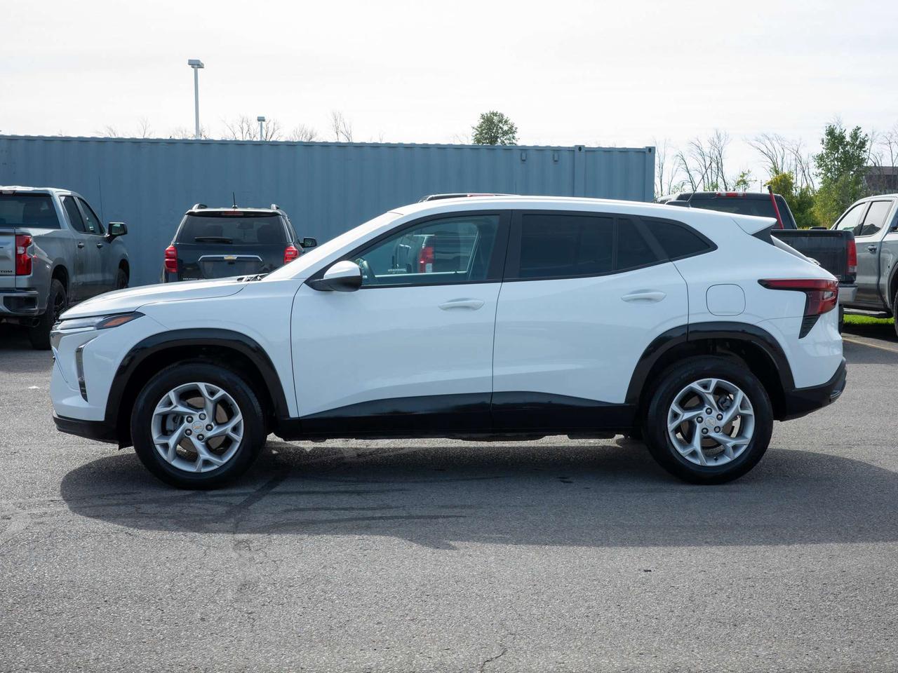 2025 Chevrolet Trax LS - Lane Keeping Assist   Remote Engine Start Photo4