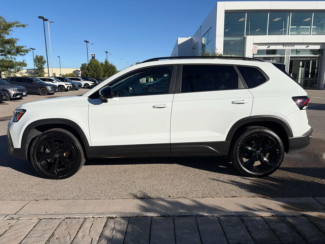 2026 Volkswagen Taos Comfortline Black Edition Photo5