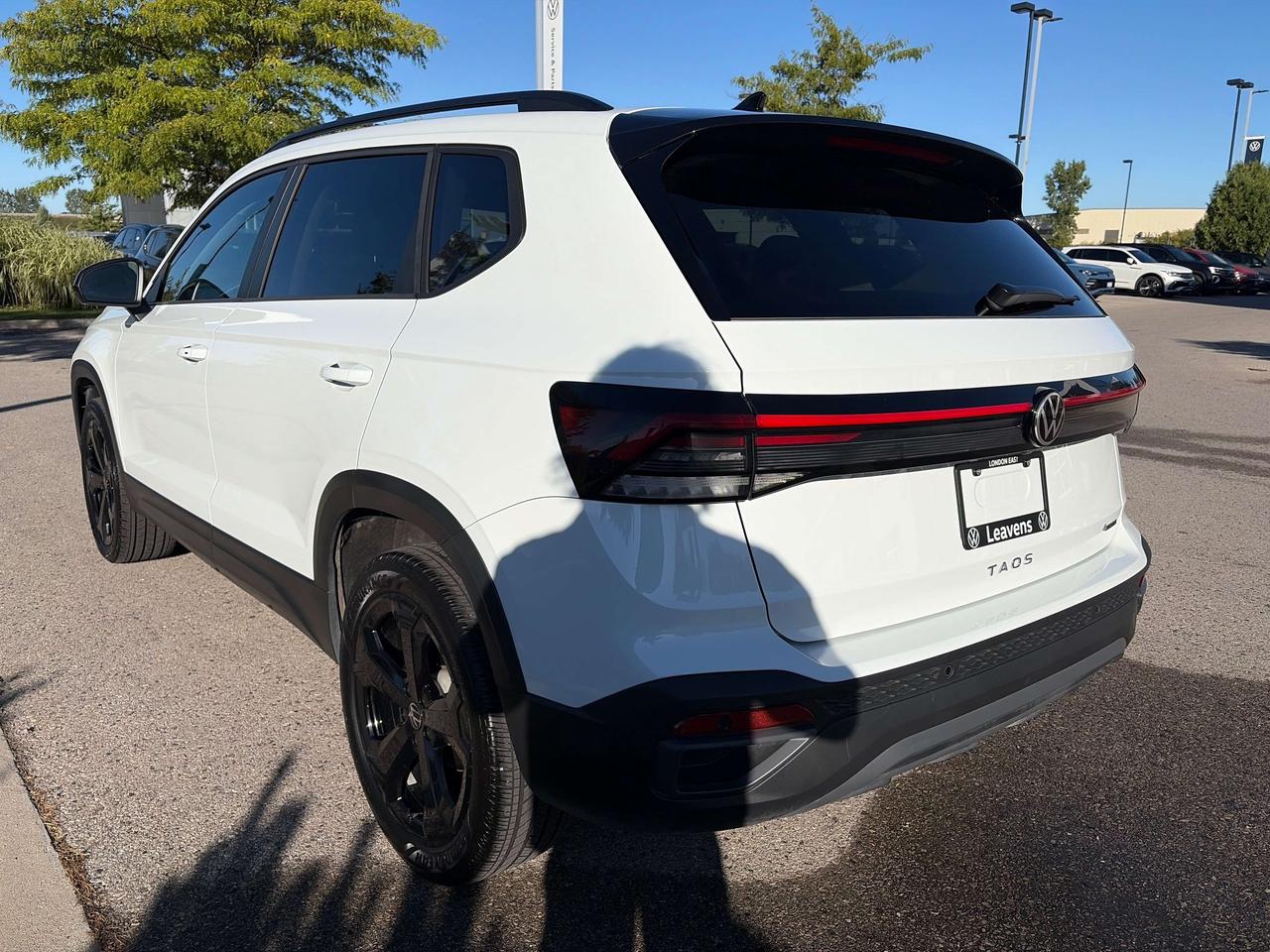 2026 Volkswagen Taos Comfortline Black Edition Photo2