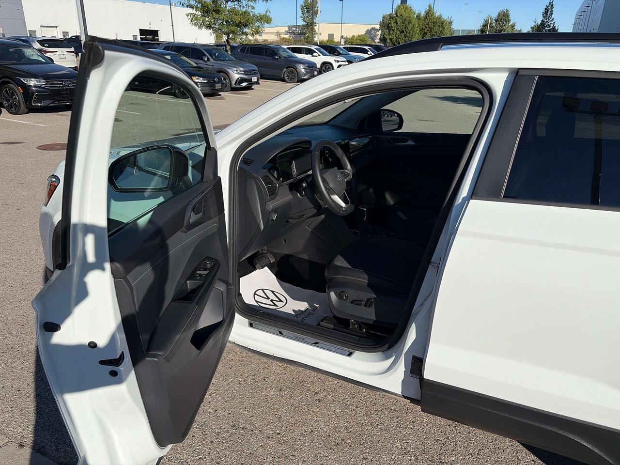2026 Volkswagen Taos Comfortline Black Edition Photo