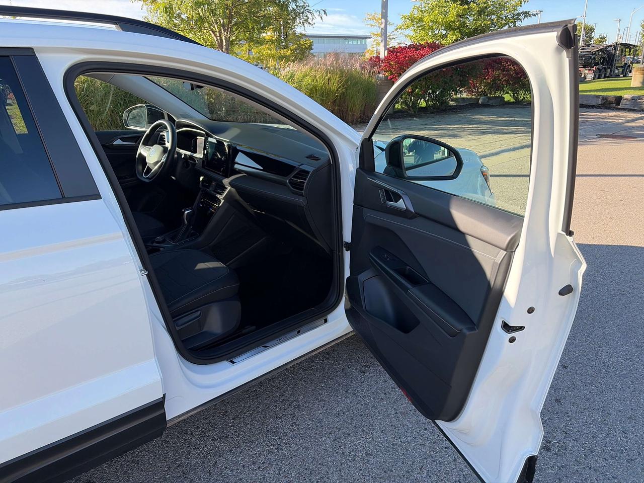 2026 Volkswagen Taos Comfortline Black Edition Photo