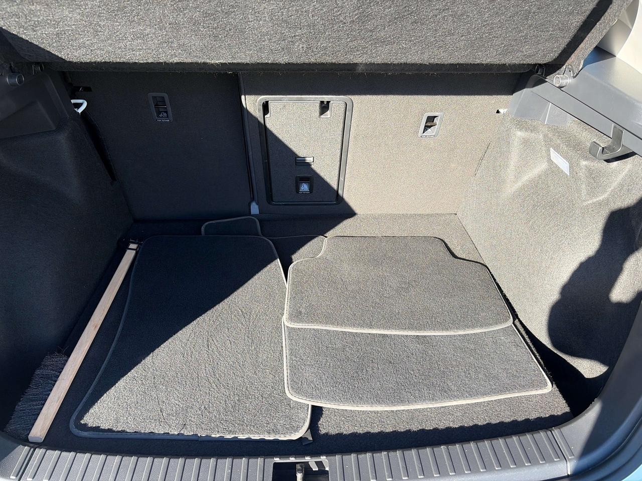 2026 Volkswagen Taos Comfortline Black Edition Photo