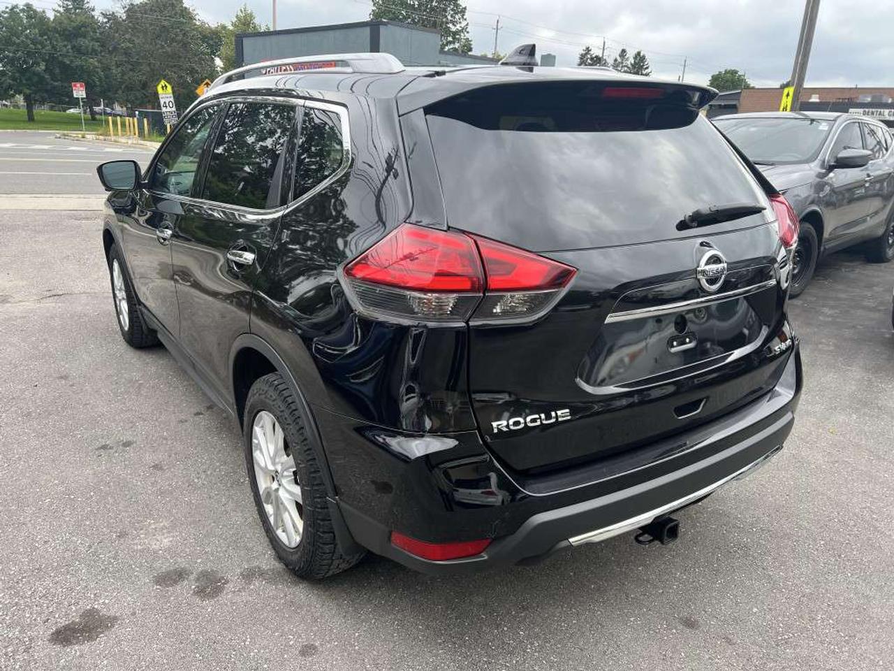 2017 Nissan Rogue All-wheel Drive 4dr SV Platinum *Ltd Avail* Photo
