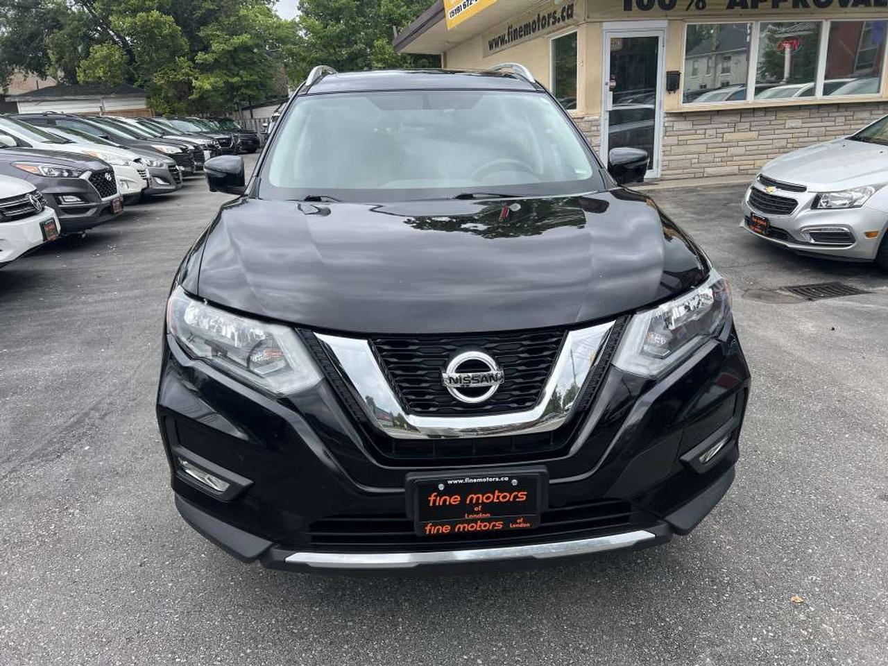 2017 Nissan Rogue All-wheel Drive 4dr SV Platinum *Ltd Avail* Photo