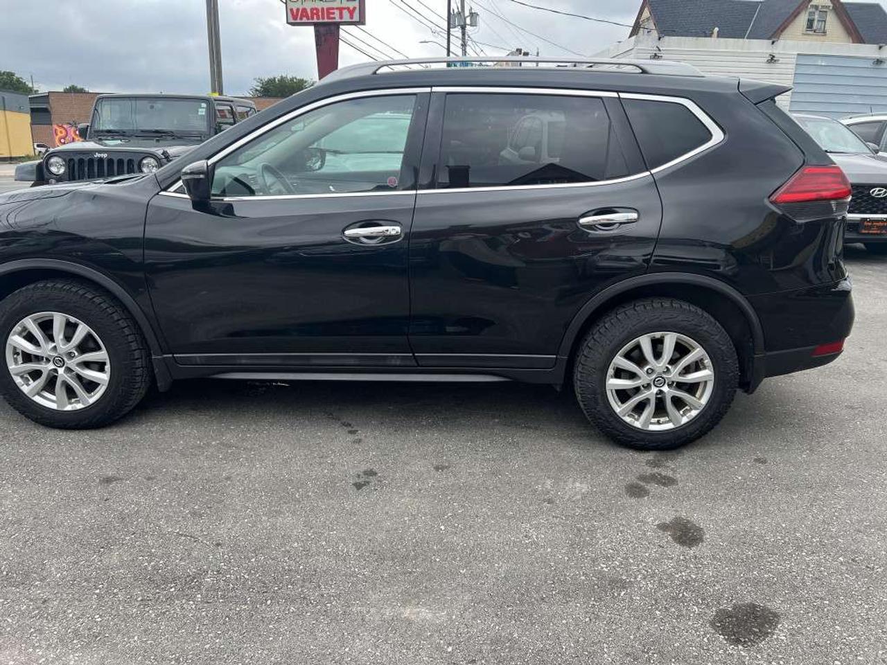 2017 Nissan Rogue All-wheel Drive 4dr SV Platinum *Ltd Avail* Photo3