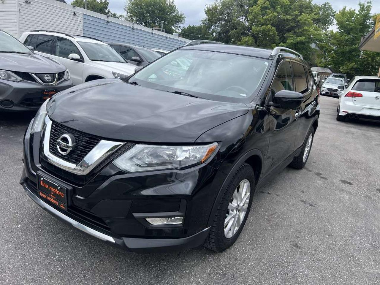 2017 Nissan Rogue All-wheel Drive 4dr SV Platinum *Ltd Avail* Photo2