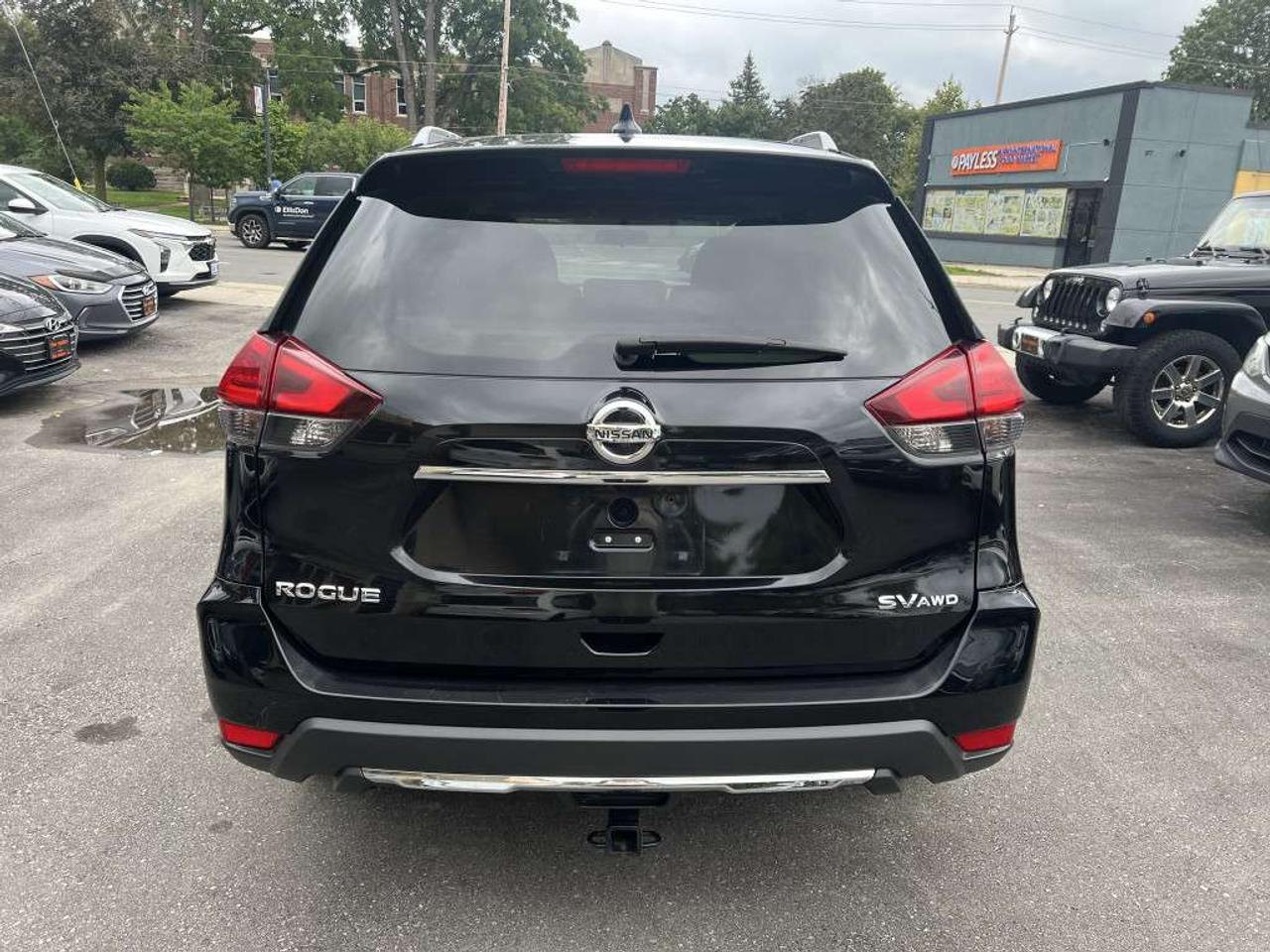 2017 Nissan Rogue All-wheel Drive 4dr SV Platinum *Ltd Avail* Photo