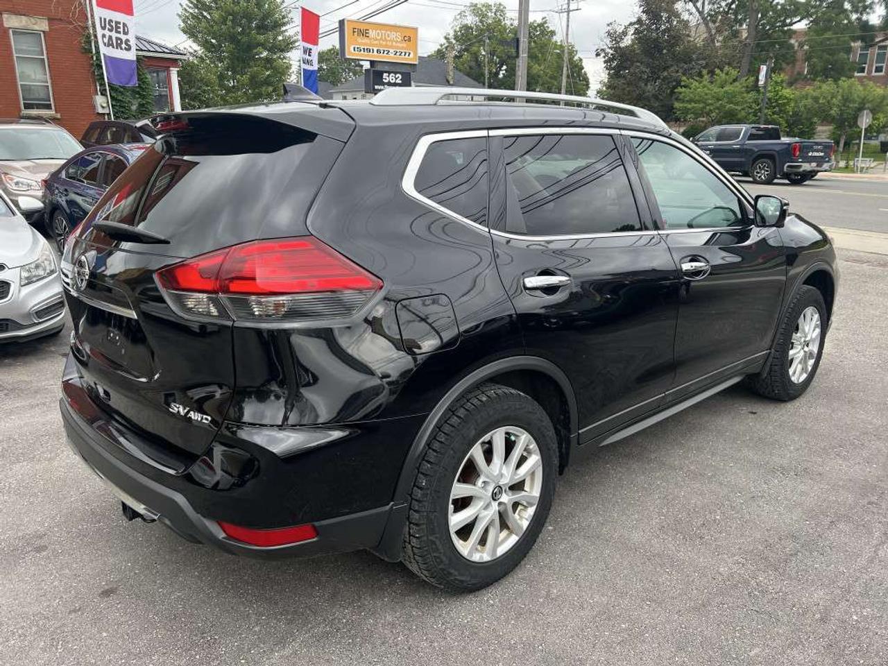 2017 Nissan Rogue All-wheel Drive 4dr SV Platinum *Ltd Avail* Photo