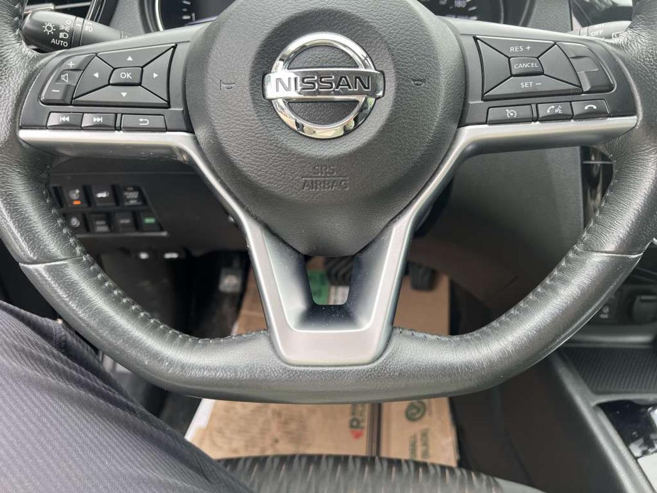 2017 Nissan Rogue All-wheel Drive 4dr SV Platinum *Ltd Avail* Photo