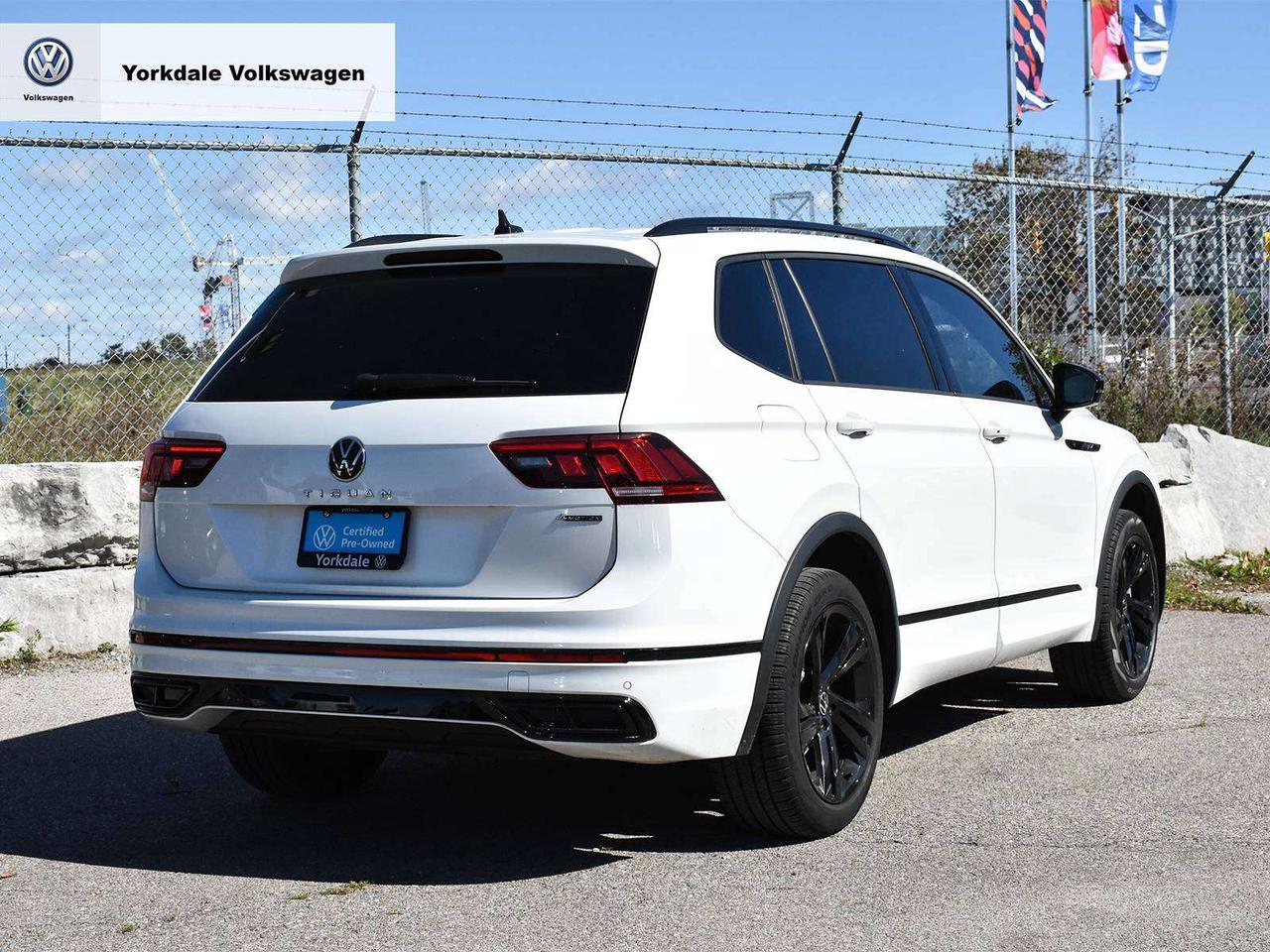 2023 Volkswagen Tiguan Comfortline R-Line Black Edition Photo