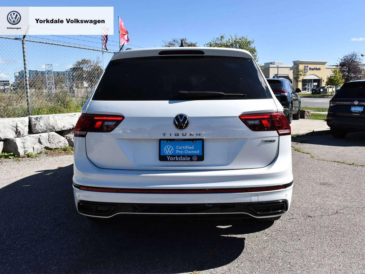 2023 Volkswagen Tiguan Comfortline R-Line Black Edition Photo4